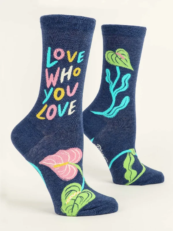 ZZNA-11/24_Women's Love Who You Love Crew